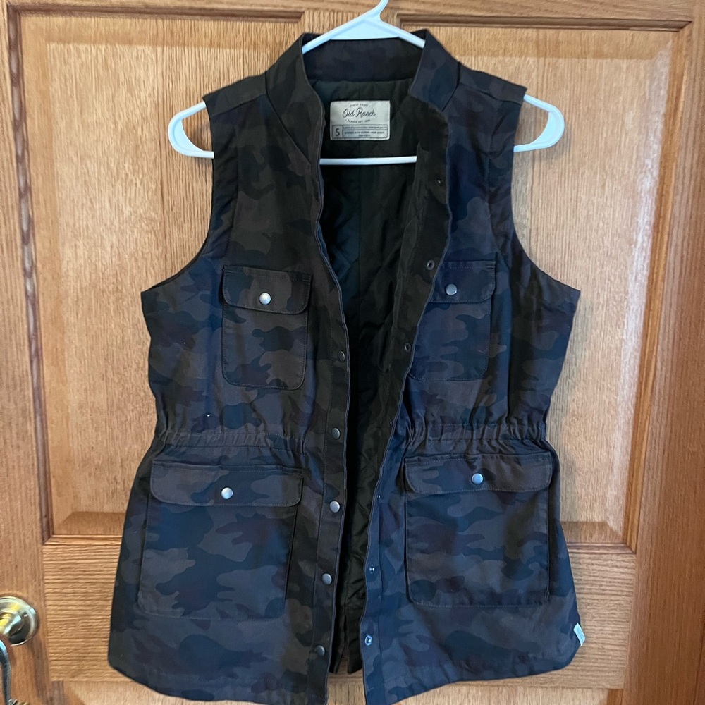 Old Ranch barn well Camouflage denim Utility, patch pocket Vest quilted lining